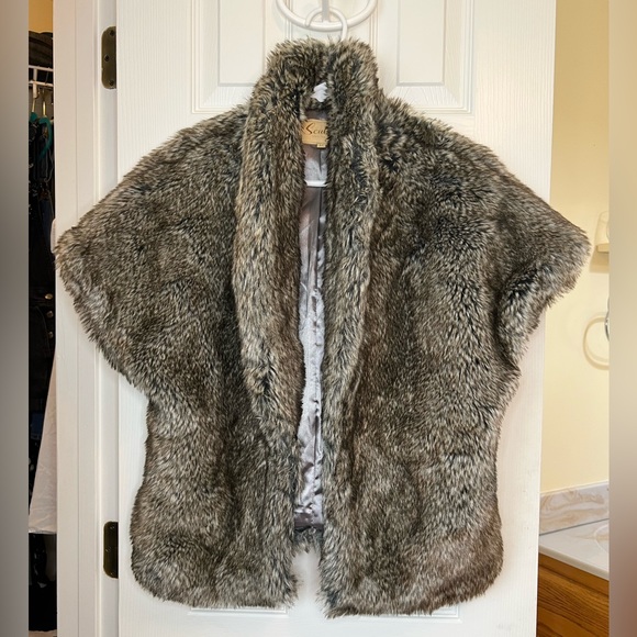 Scully Faux Fur Chinchilla Short Coat - Picture 3 of 9